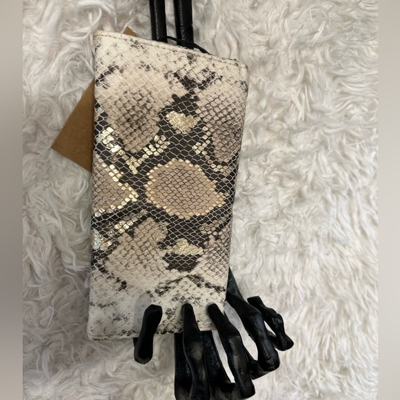 🐍🖤NWT-STEVE MADDEN SNAKESKIN METALLIC BEAUTIFUL WALLET🐍🖤 - Picture 4 of 12